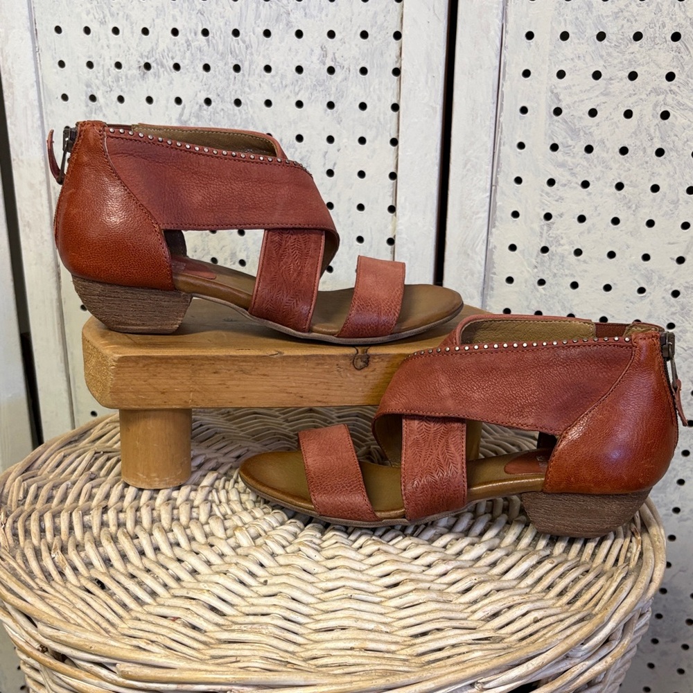 Miz Mooz leather